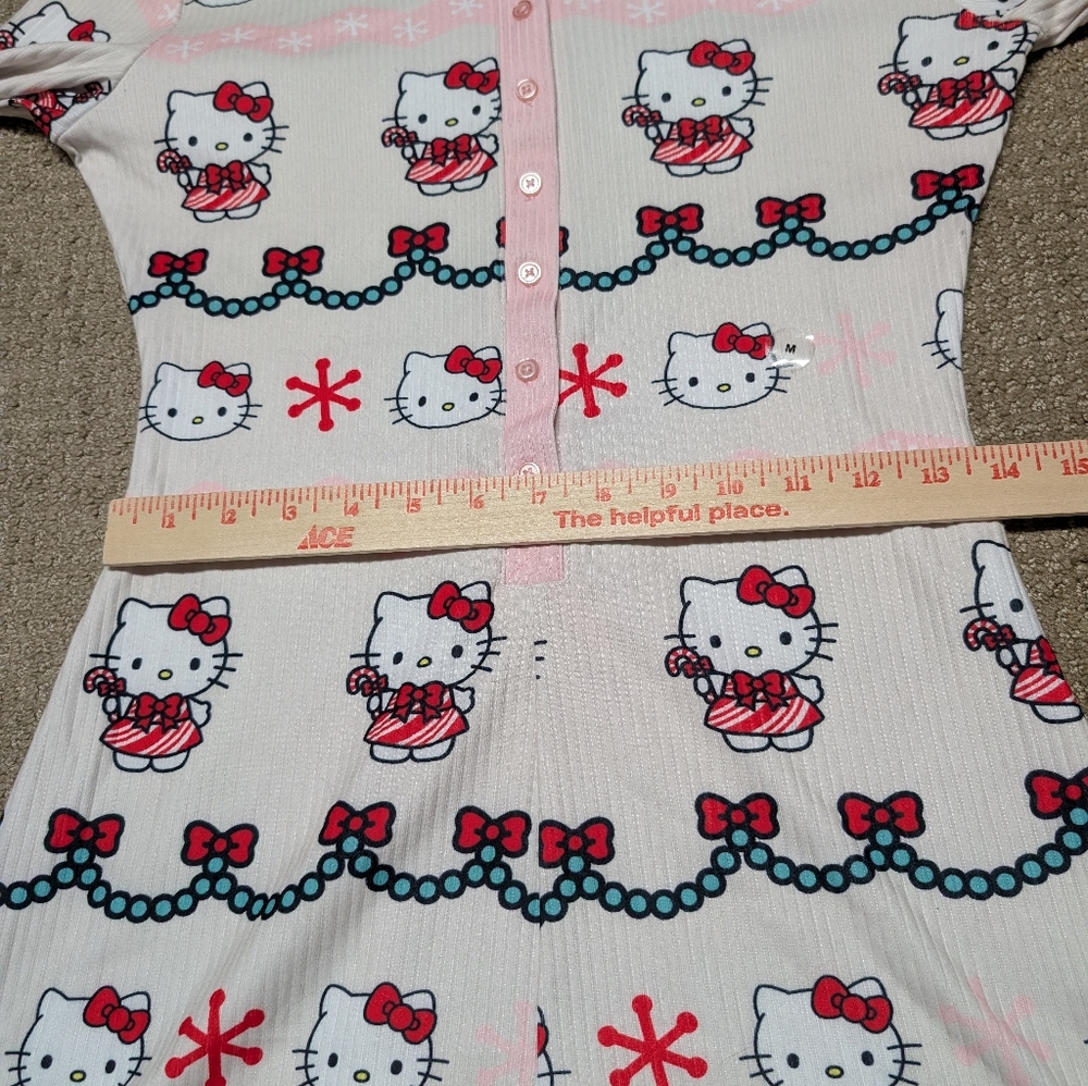 Hello Kitty X Aeropostale Christmas Pajama Romper Medium NWT Holiday Gift Sanrio - Picture 10 of 10